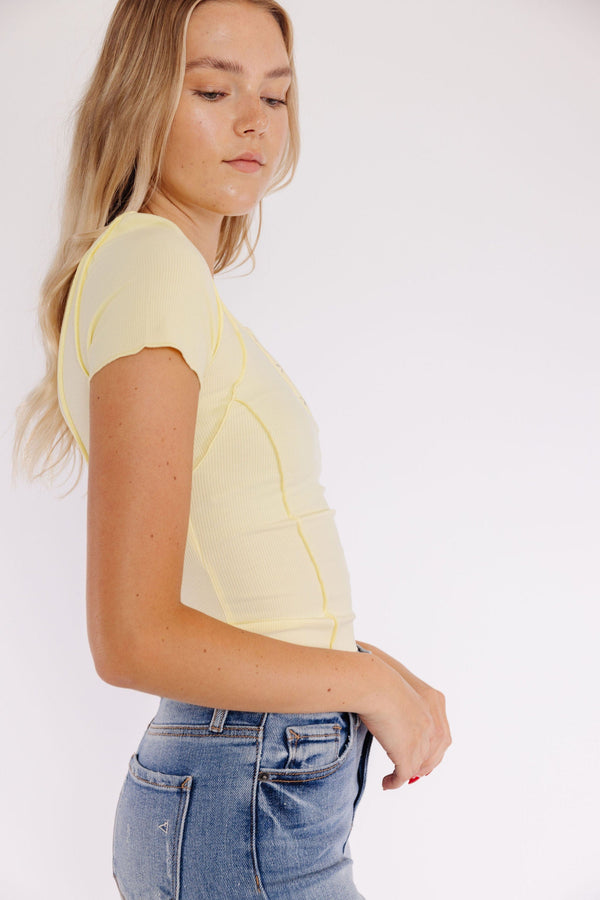 Leo Tee in Yellow