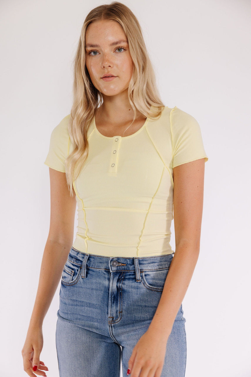 Leo Tee in Yellow