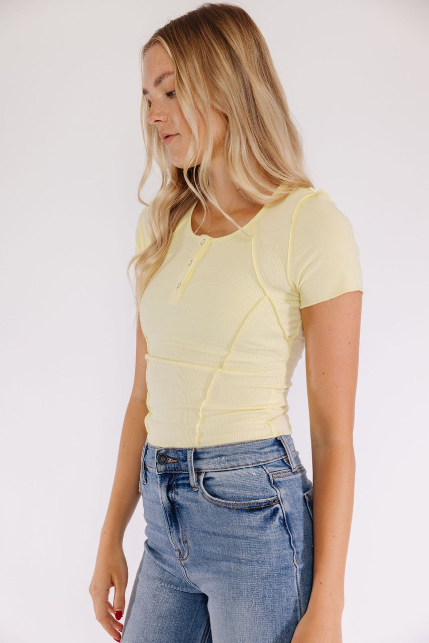 Leo Tee in Yellow