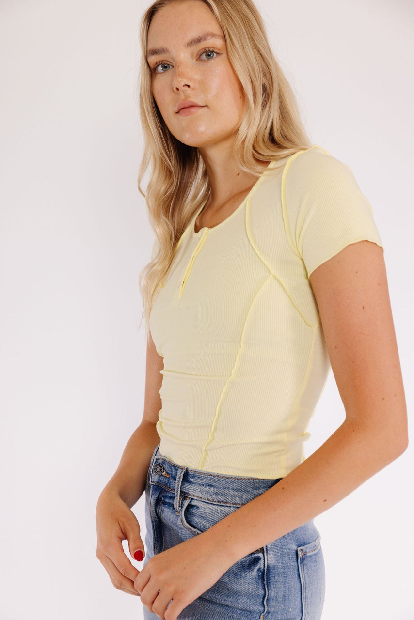 Leo Tee in Yellow