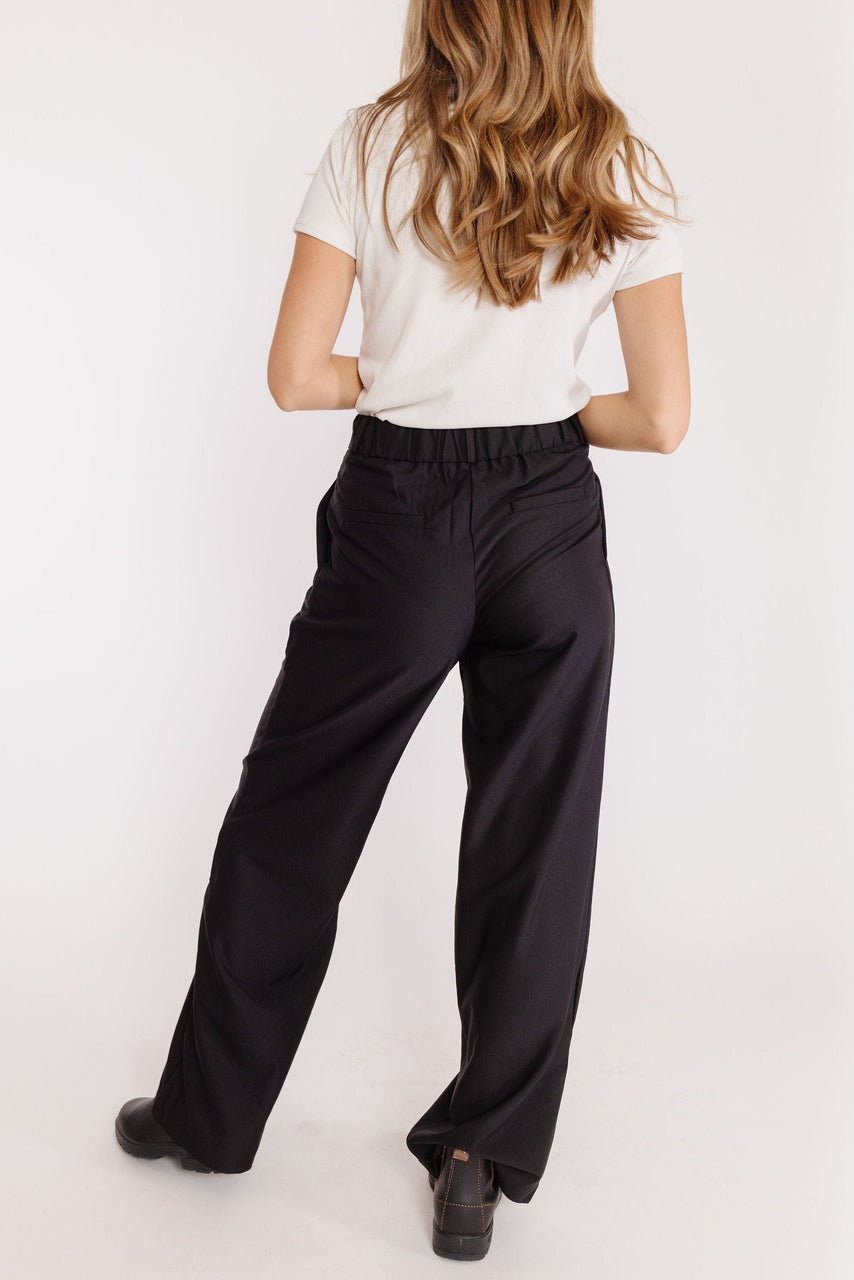 Brenden Pant in Black