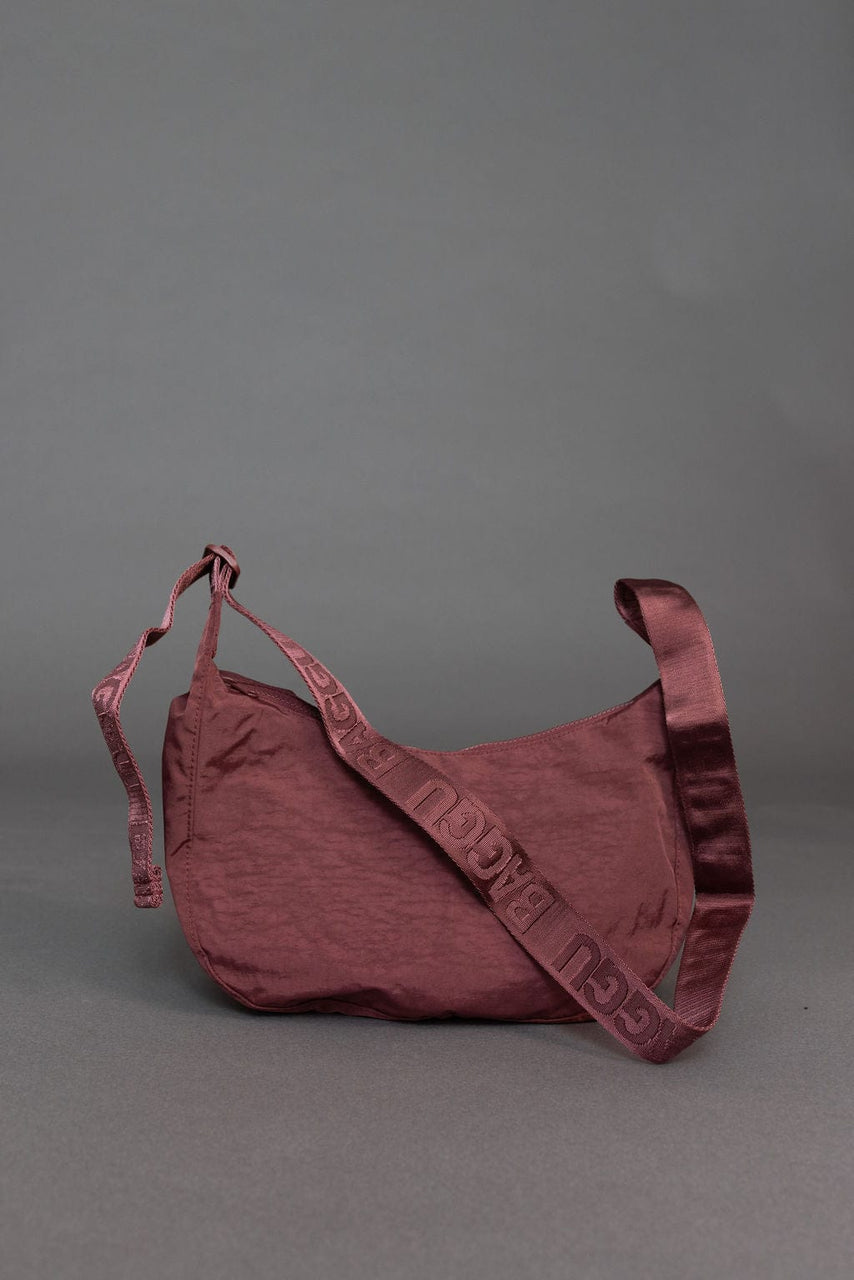 Baggu Medium Nylon Crescent Bag in Mahogany
