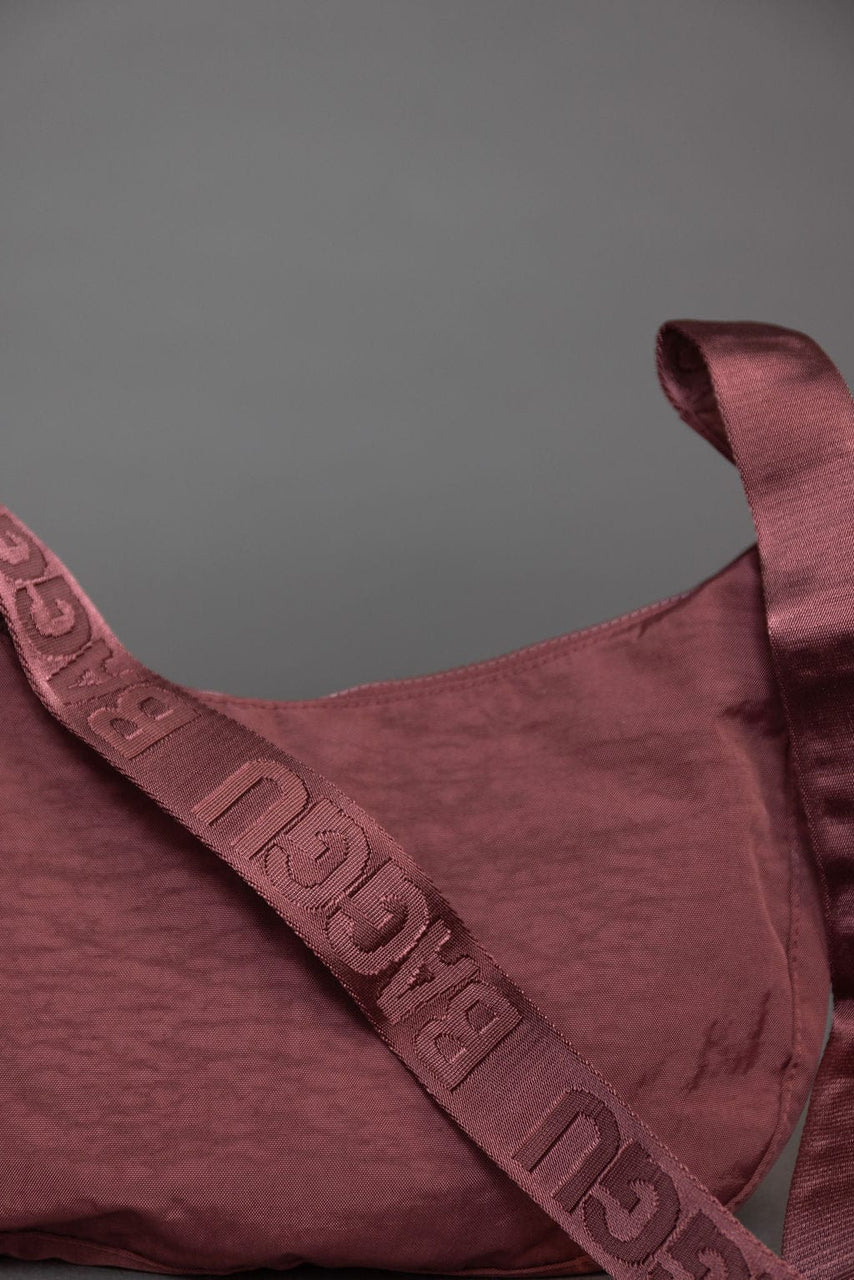 Baggu Medium Nylon Crescent Bag in Mahogany