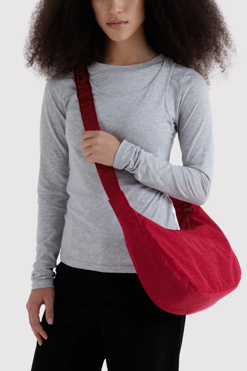 Baggu Medium Nylon Crescent Bag in Cherry