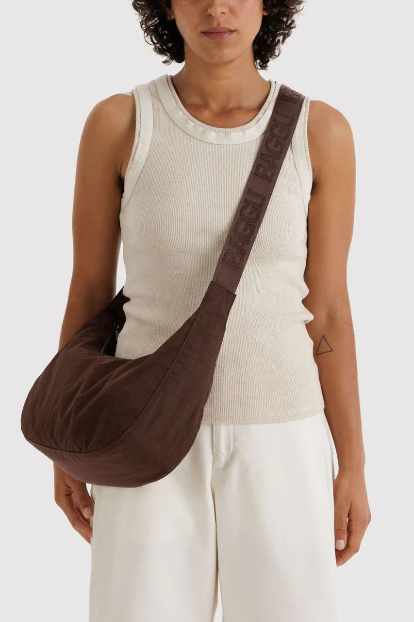 Baggu Medium Nylon Crescent Bag in Coffee