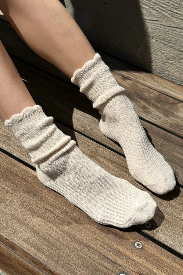 Le Bon Shoppe Linen Scallop Socks in Natural
