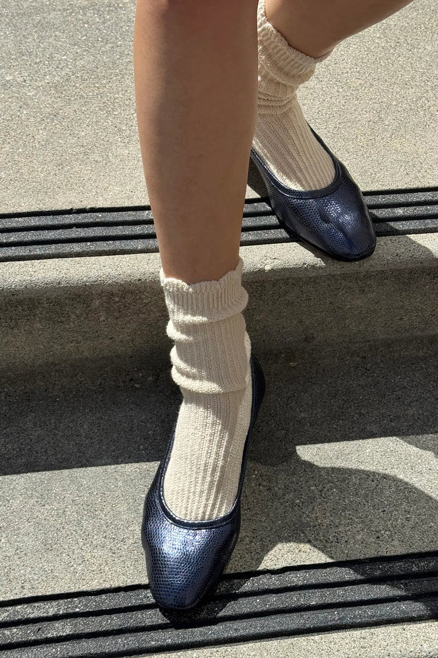 Le Bon Shoppe Linen Scallop Socks in Natural